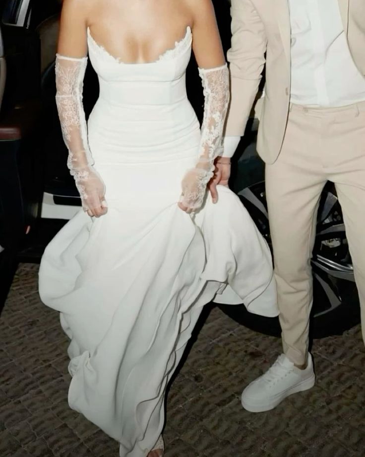 White Strapless Mermaid Long Elegant Wedding Dresses Princess Bridal Gown With Gloves fg7363 - VelvetHem
