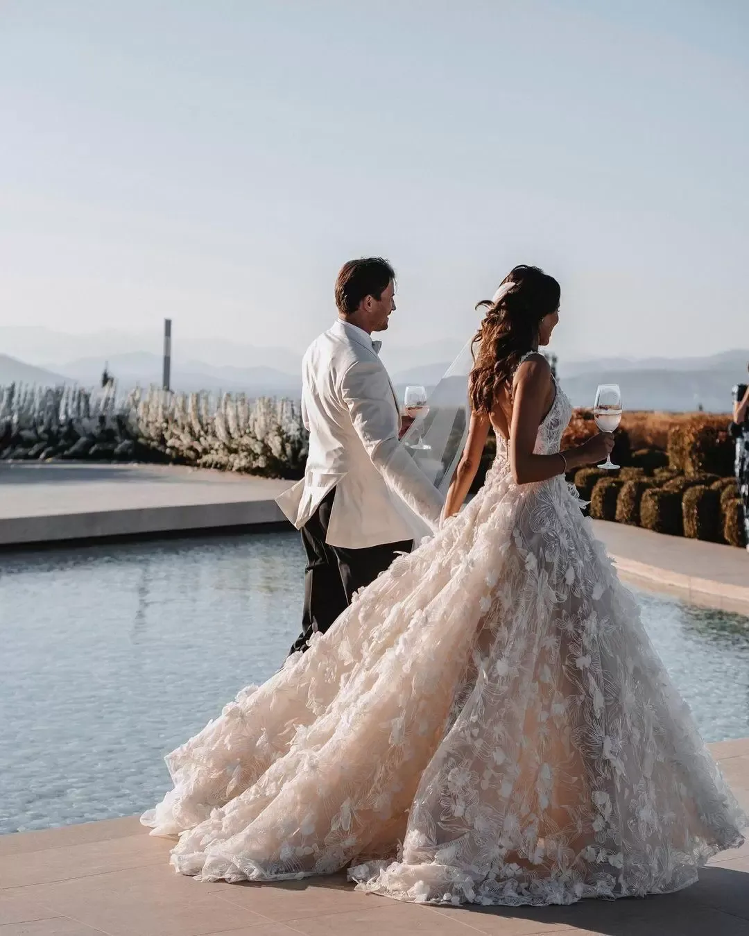 3D Flowers Appliques Long Wedding Dress Princess Bridal Gown fg7373 - View 2 | VelvetHem