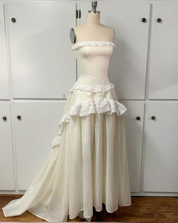 Modest A Line Strapless Lace Sleeveless Ivory Long Prom Dress Evening Dresses fg7138 - VelvetHem