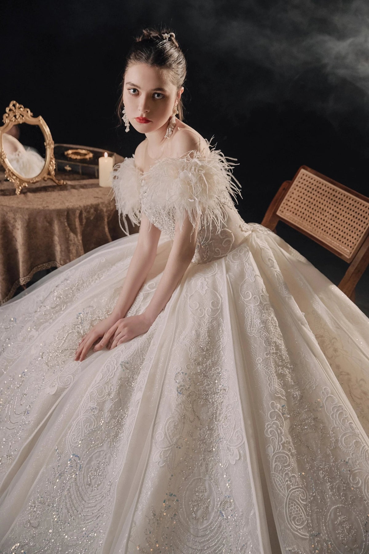 Luxurious Off-the-Shoulder Ball Gown Sweetheart Neckline Feather Trim Beaded Lace Wedding Dress with Glitter Train E-306 (ZD16884)