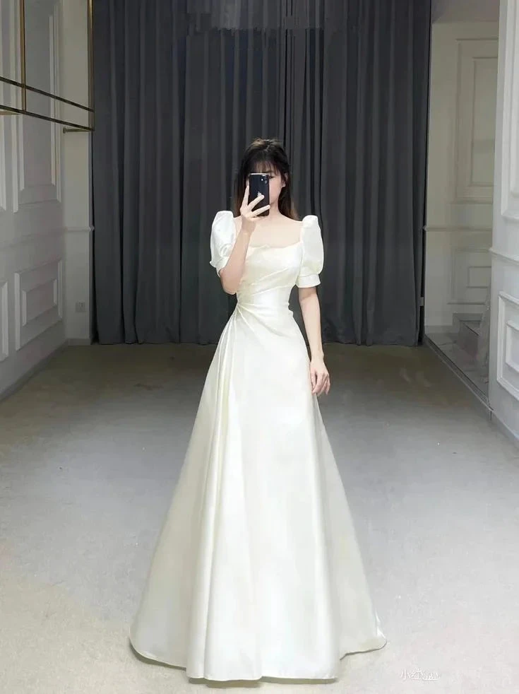 Retro Style White Satin Wedding Dress (ZD13666)
