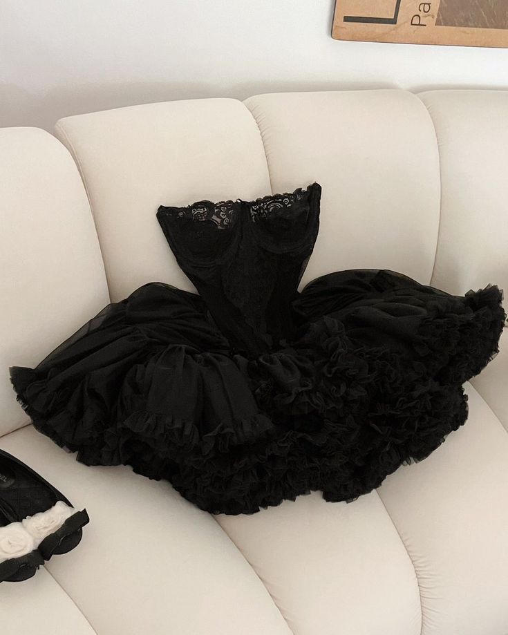 Cute Ball Gown Strapless Black Ruffles Lace Homecoming Dress Short Birthday Outfits fg7243 - VelvetHem