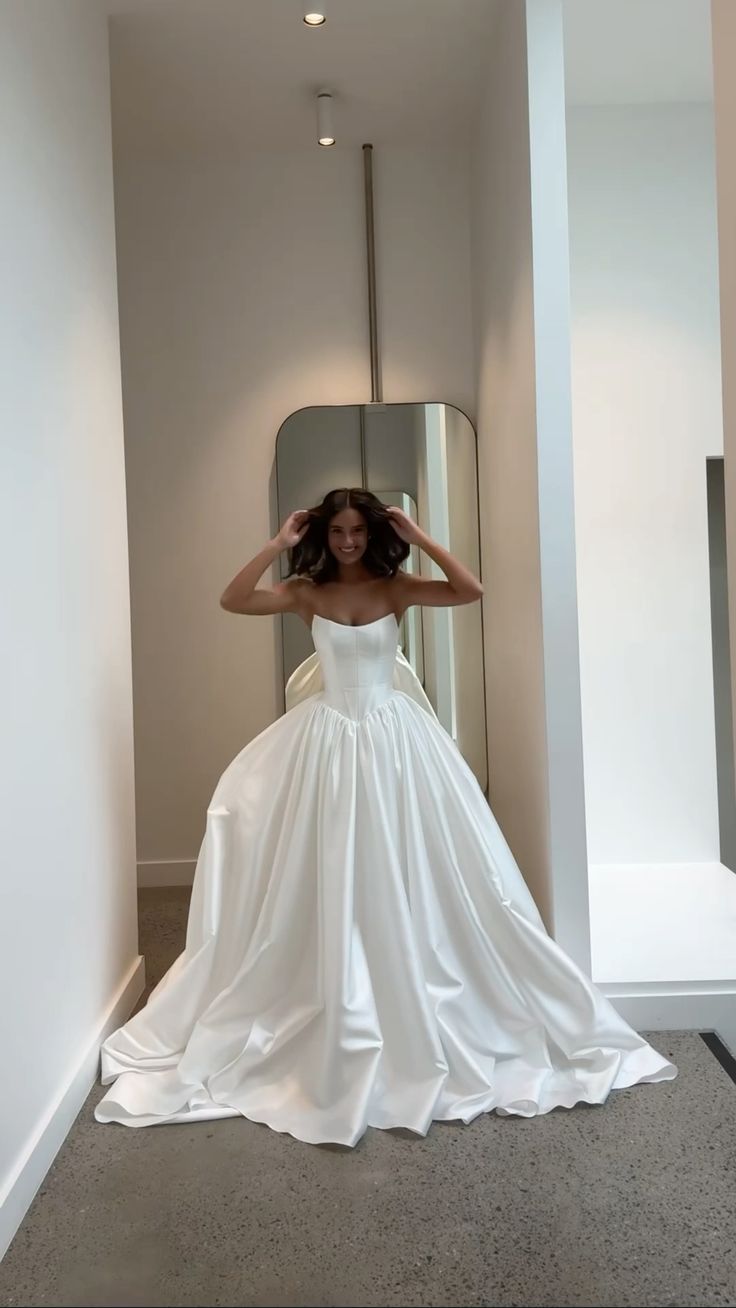 Stunning Ball Gown Strapless Satin Wedding Dresses fg7290 - VelvetHem