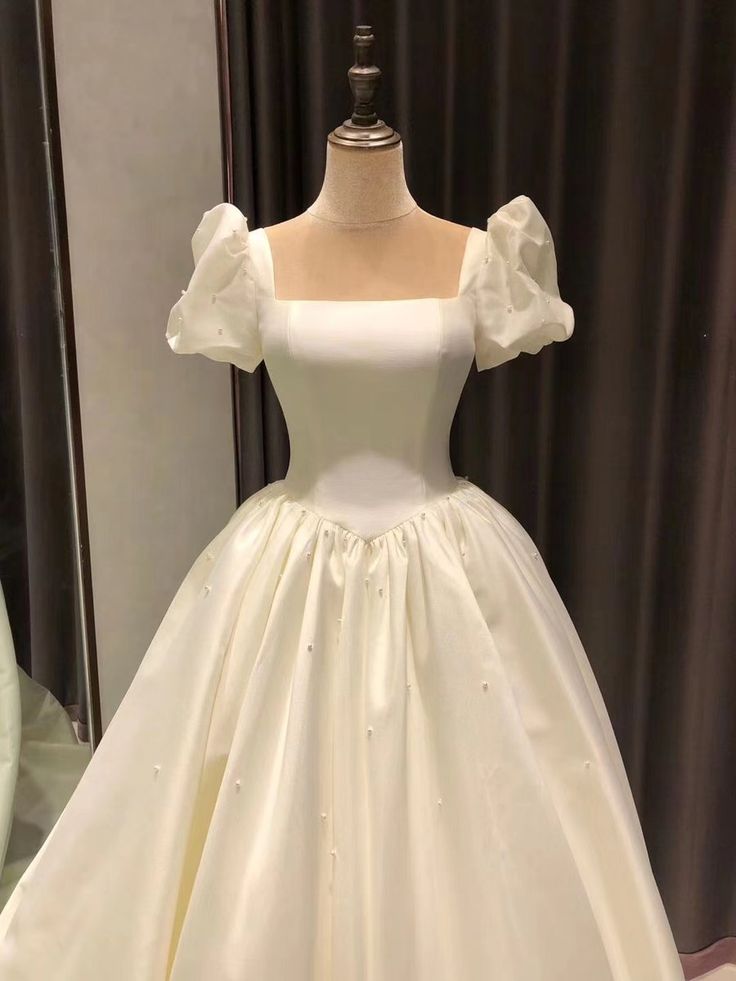 Spauare Neckline Bubble Sleeves Satin Wedding Dresses, Vintage Bridal Gown fg7274 - View 2 | VelvetHem