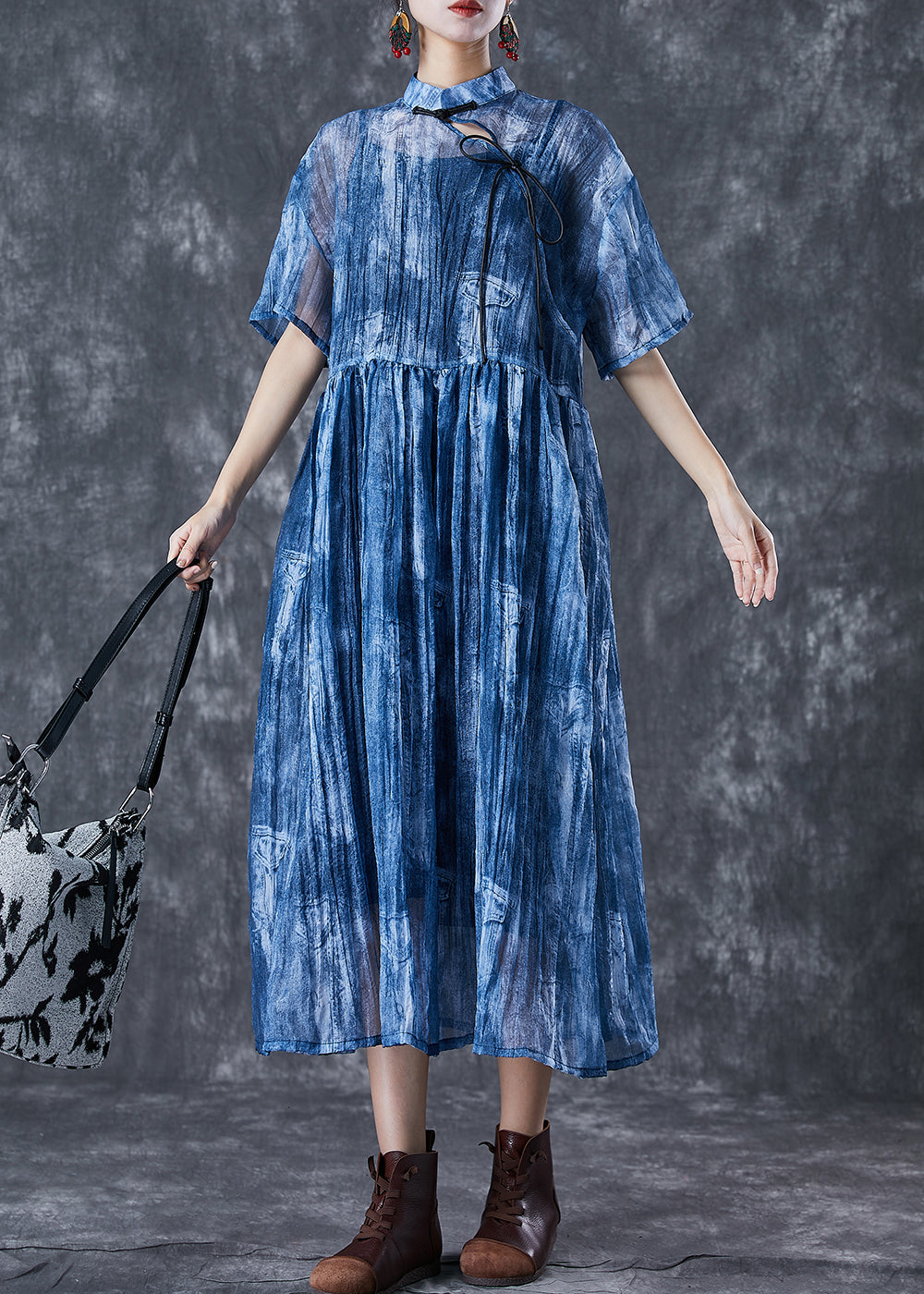 Beautifully Finished Dress in a Timeless Design