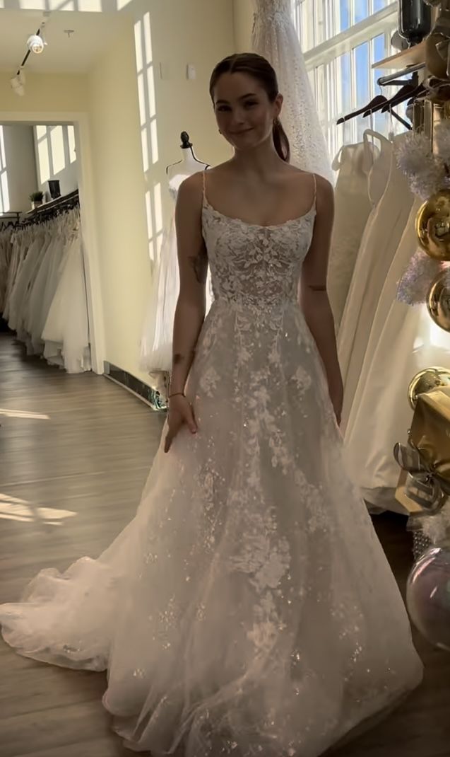 Elegant A Line Sparkly Appliques Long Wedding Dress Princess Evening Dress fg6859 - VelvetHem