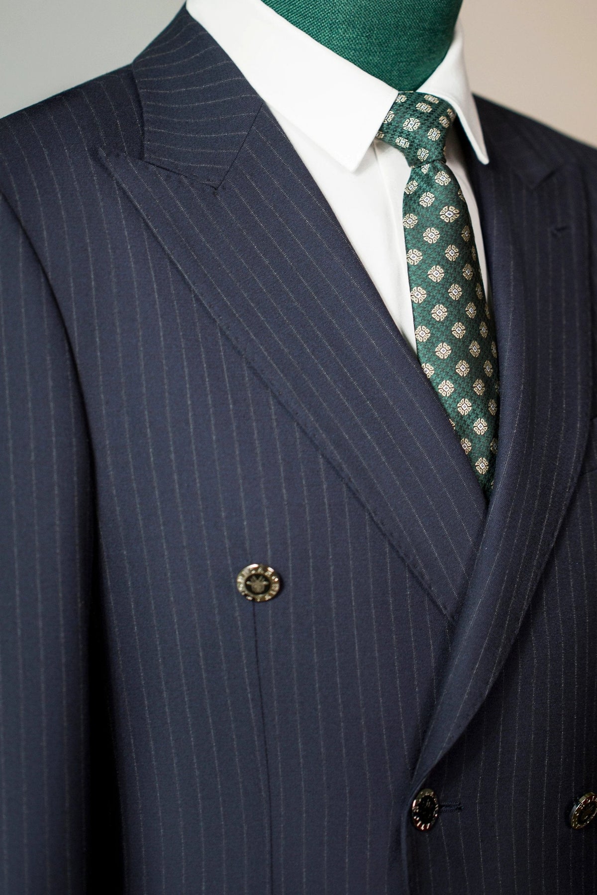 Double Breasted Pinstripe Wool Suit for Groom and Business Formal (ZD17104)