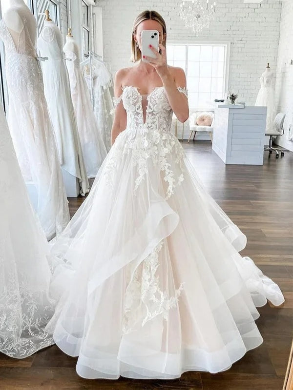 Dreamy Layered Tulle Lace Applique A-Line Wedding Dress - VelvetHem