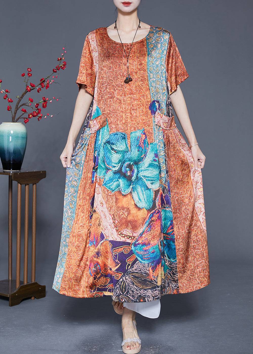 Effortlessly Elegant Dress with a Timeless Design