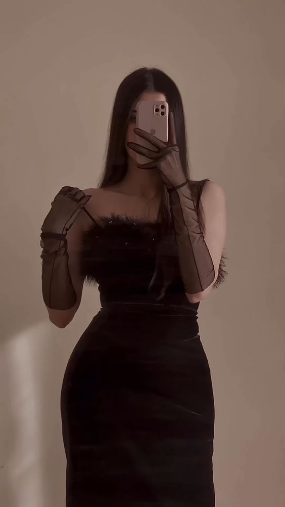 Fashion Velvet Strapless Feathers Black Evening Dress Slit Party Dress With Gloves - View 3 | VelvetHem