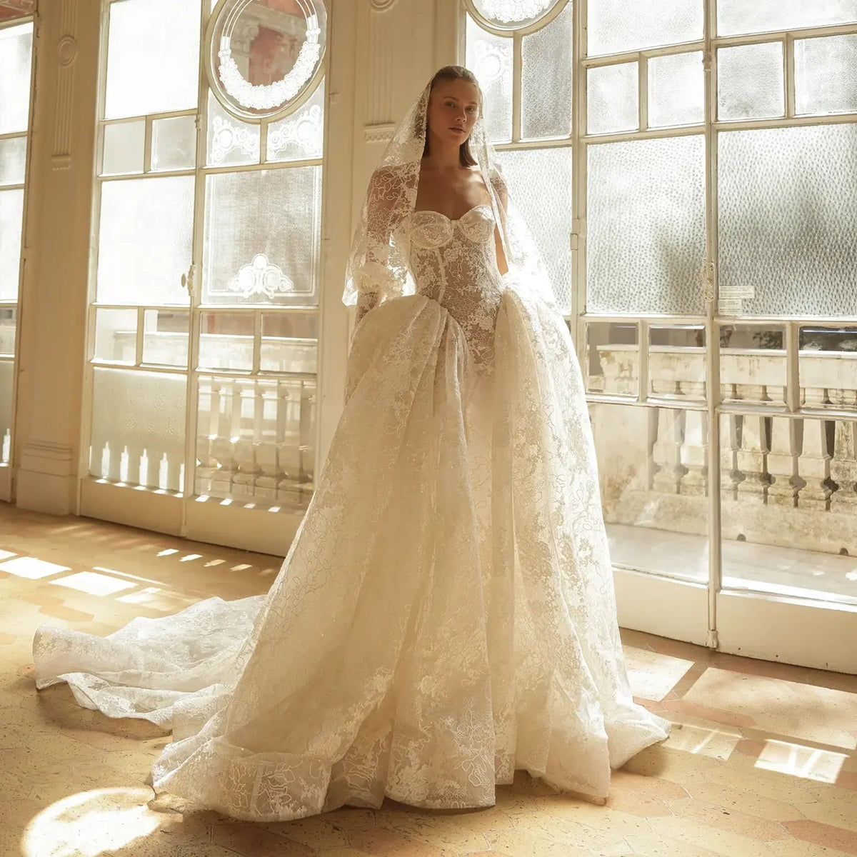 Glamorous Ivory Lace Sweetheart Nec Ball Gown Wedding Dress with Veil ZP120 - VelvetHem