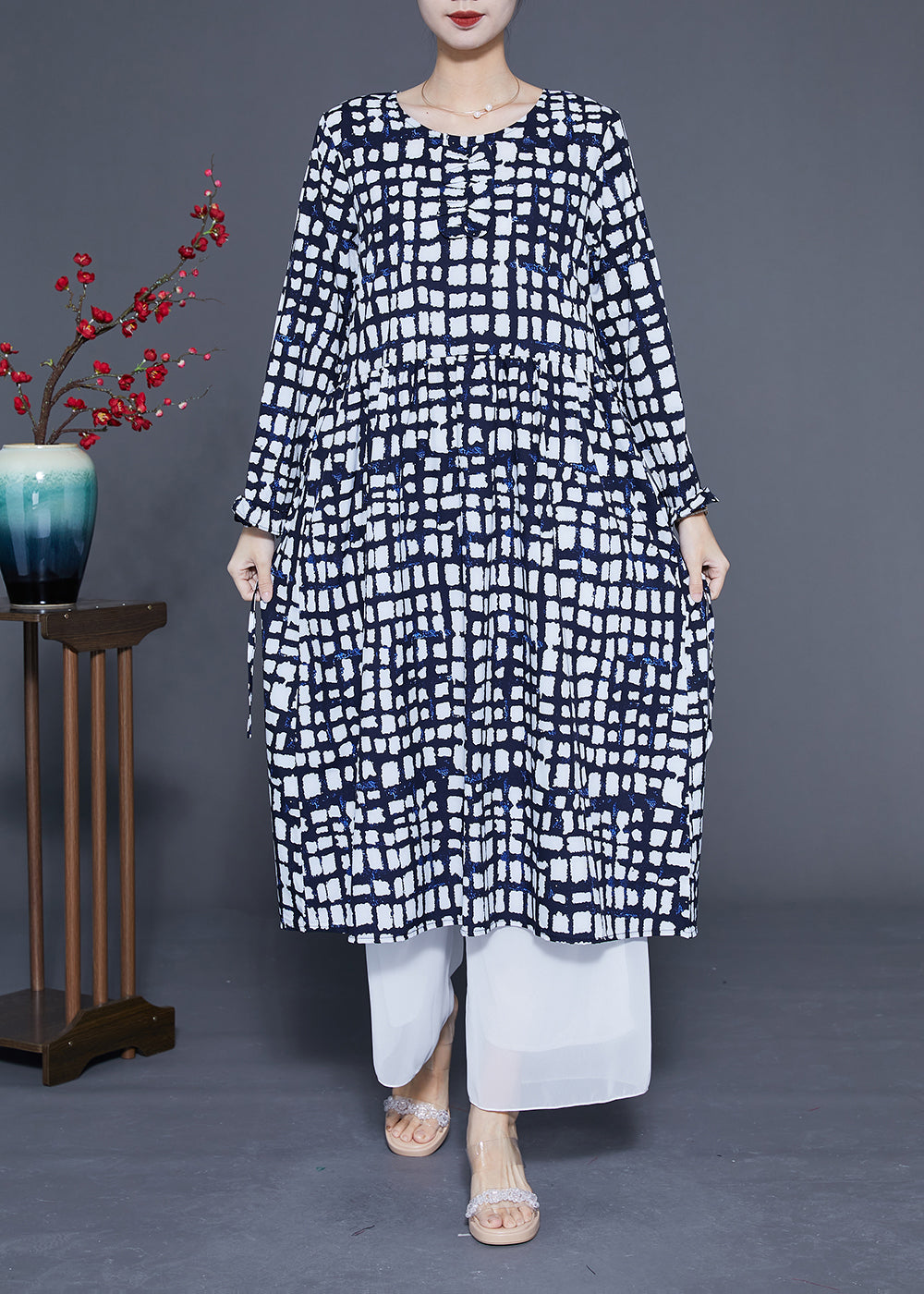 Effortlessly Elegant Dress with a Timeless Design