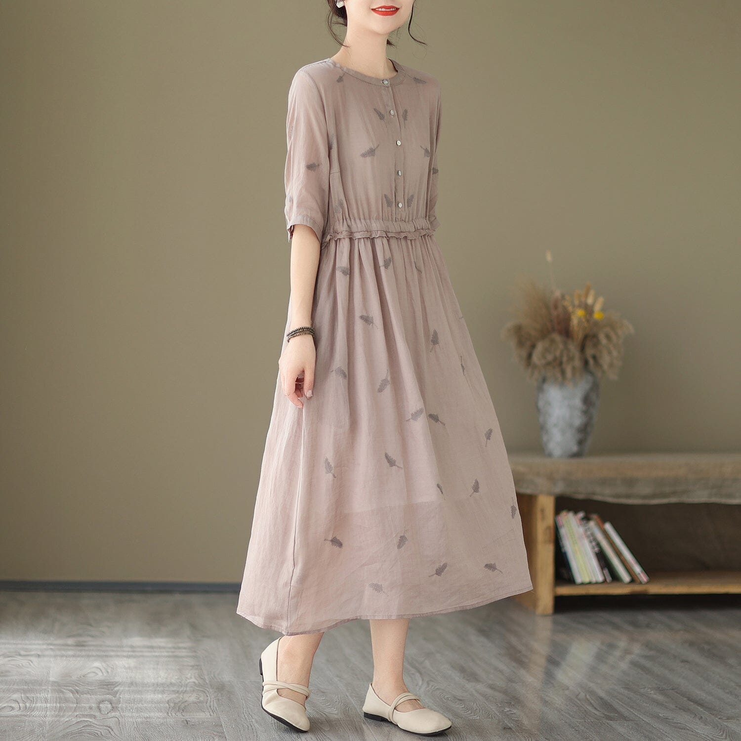 Beautifully Finished Dress in a Timeless Design