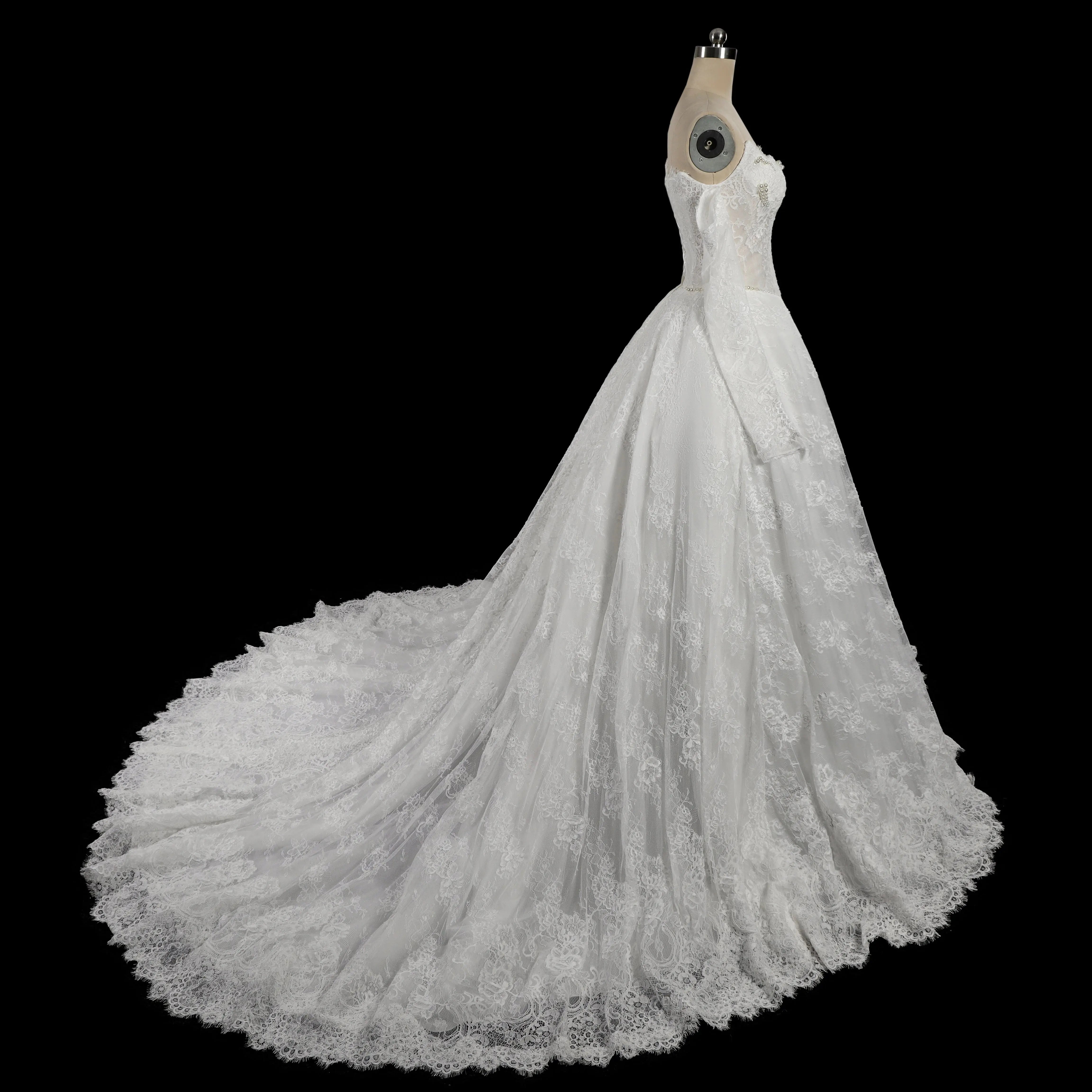 Off White Luxury Ball Gown Wedding Dress Beaded With Veil ZP035