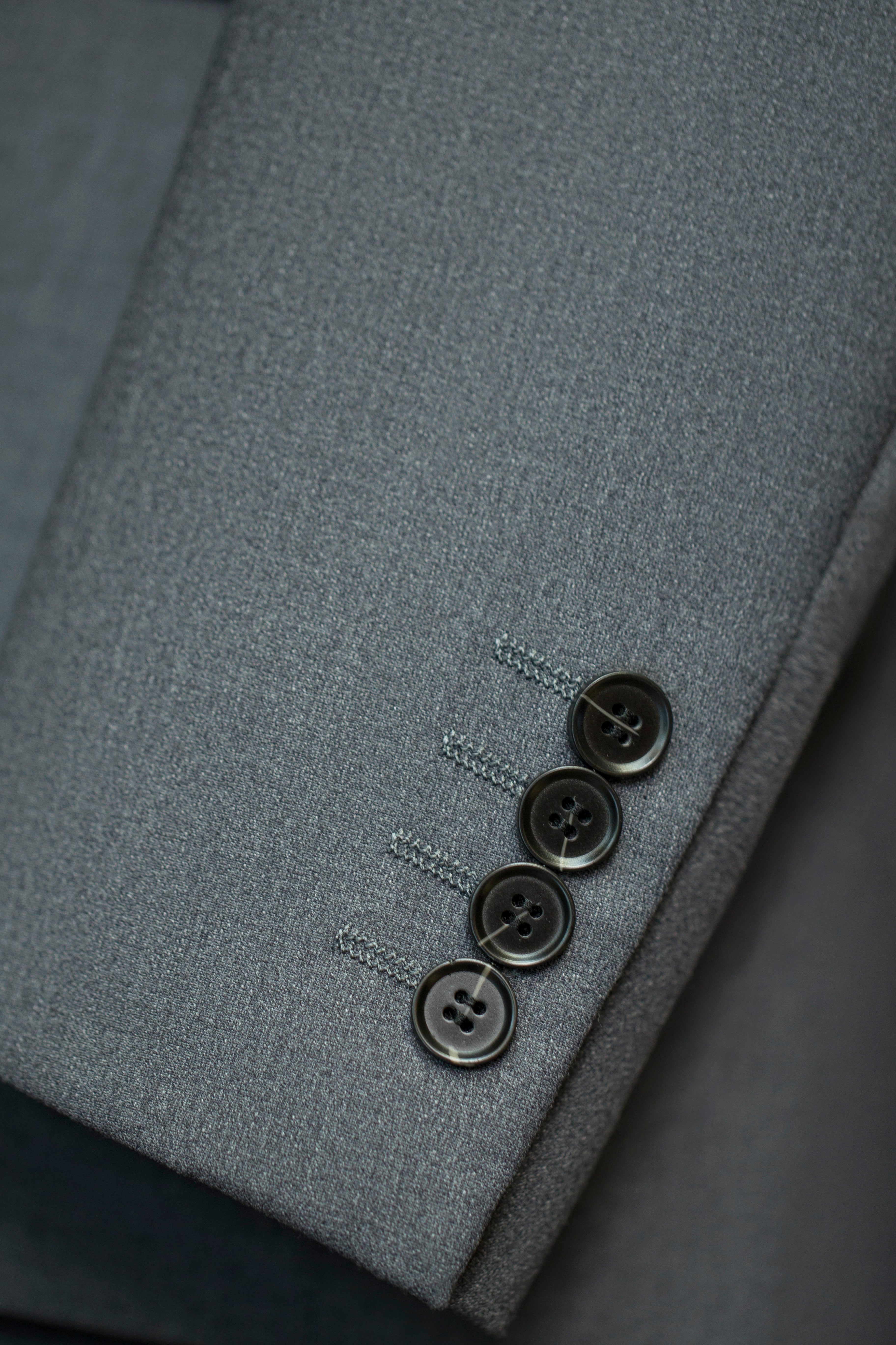 Solid Wool Three Piece Wedding Suit for Grooms and Groomsmen (ZD17106)