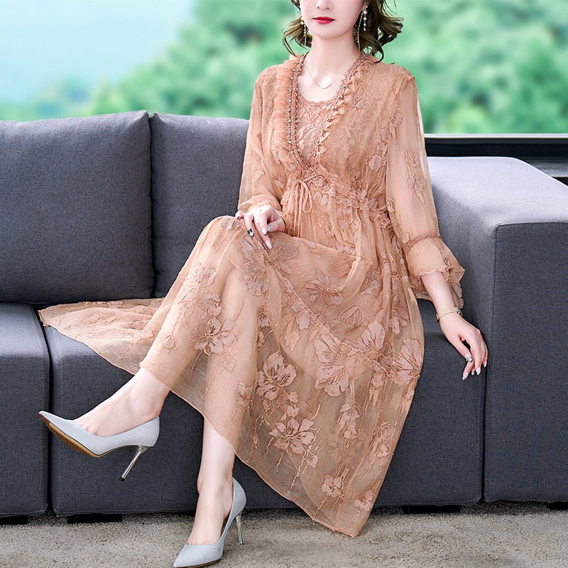 Effortlessly Elegant Dress with a Timeless Design