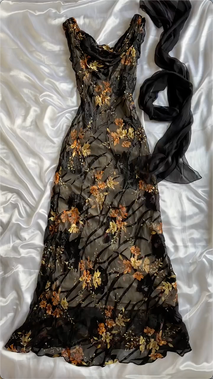 Classy Black Chiffon Beaded Appliques Evening Dress,Long Prom Dress - VelvetHem