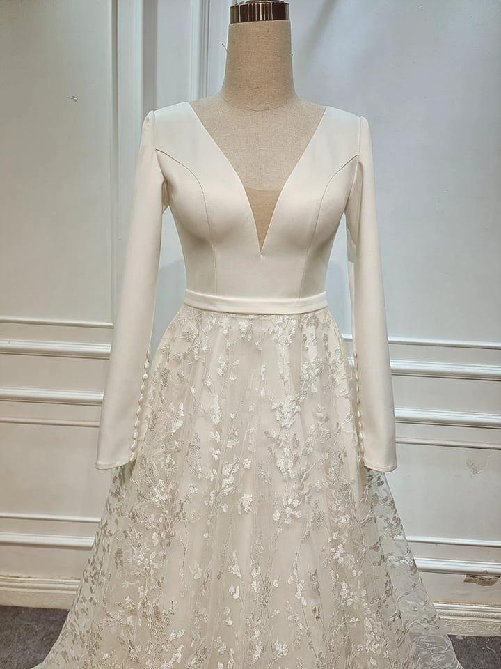 A Line Elegant Long Sleeves V Neck Beach Wedding Dress Bridal Gown (ZD16246)