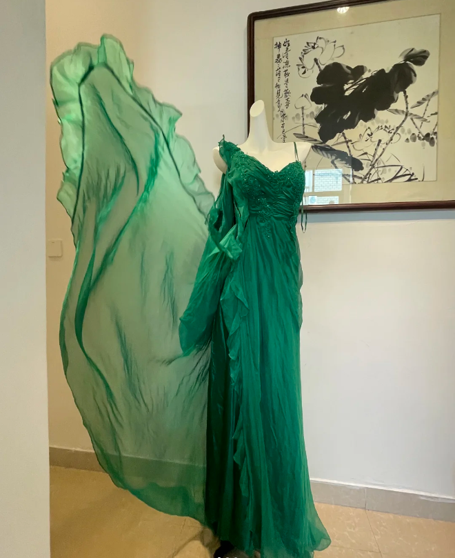 Elegant Green Deep V-Neck Chiffon Long Prom Dress Evening Dress - VelvetHem