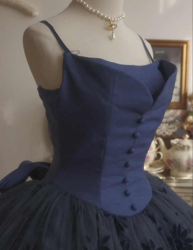 Vintage Elegant Navy Blue Bow Embroidered Train Tulle Ball Gown Evening Dress Sweet 16 Dress - View 3 | VelvetHem
