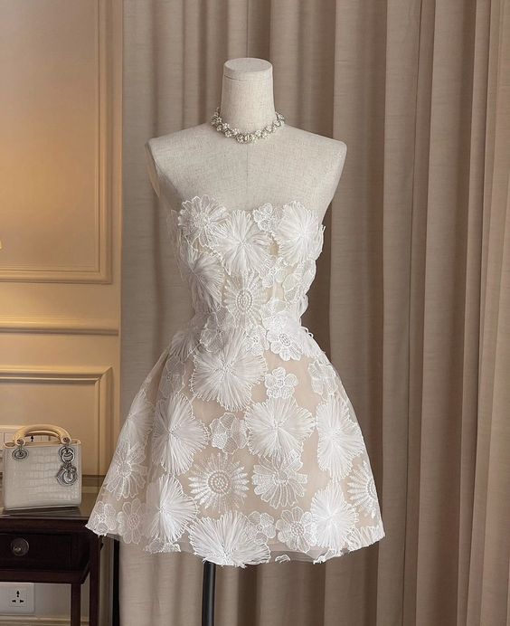 Strapless Sleeveless Appliqued Tulle A-Line Mini Homecoming Dress - VelvetHem