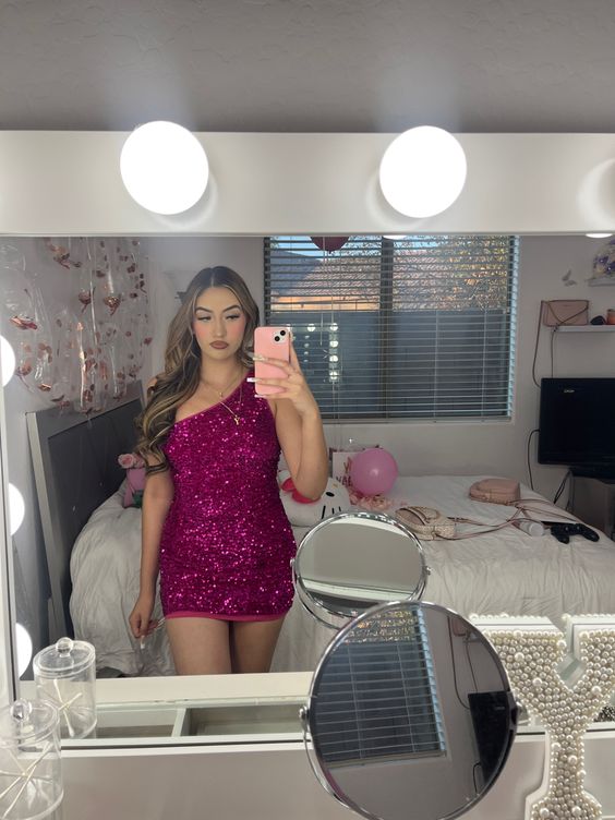 Elegant Sequin Homecoming Dress,Short Party Gown - VelvetHem