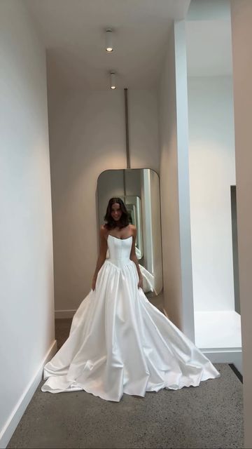 Stunning Ball Gown Strapless Satin Wedding Dresses fg7290 - View 4 | VelvetHem