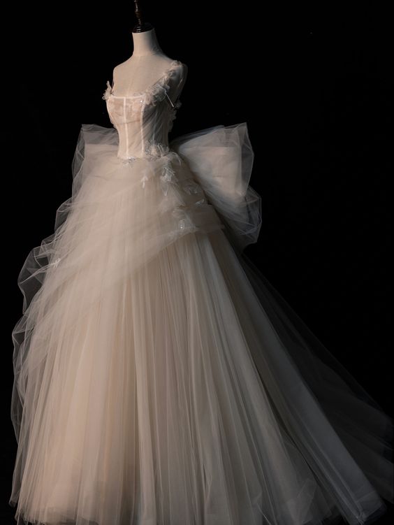Charming A Line Elegant Ball Gown Straps Long Tulle Wedding Dresses fg6438 - VelvetHem