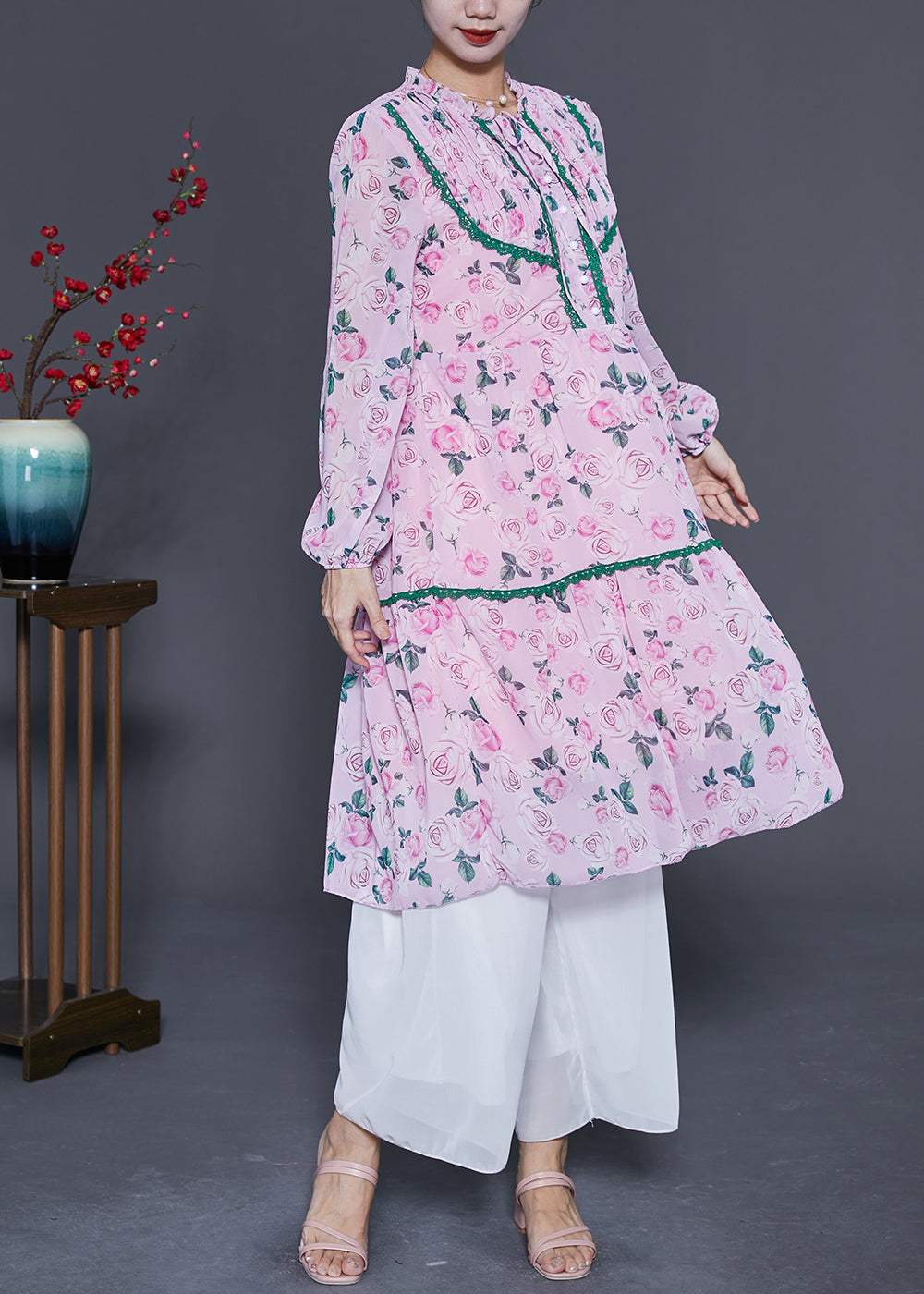 Effortlessly Elegant Dress with a Timeless Design