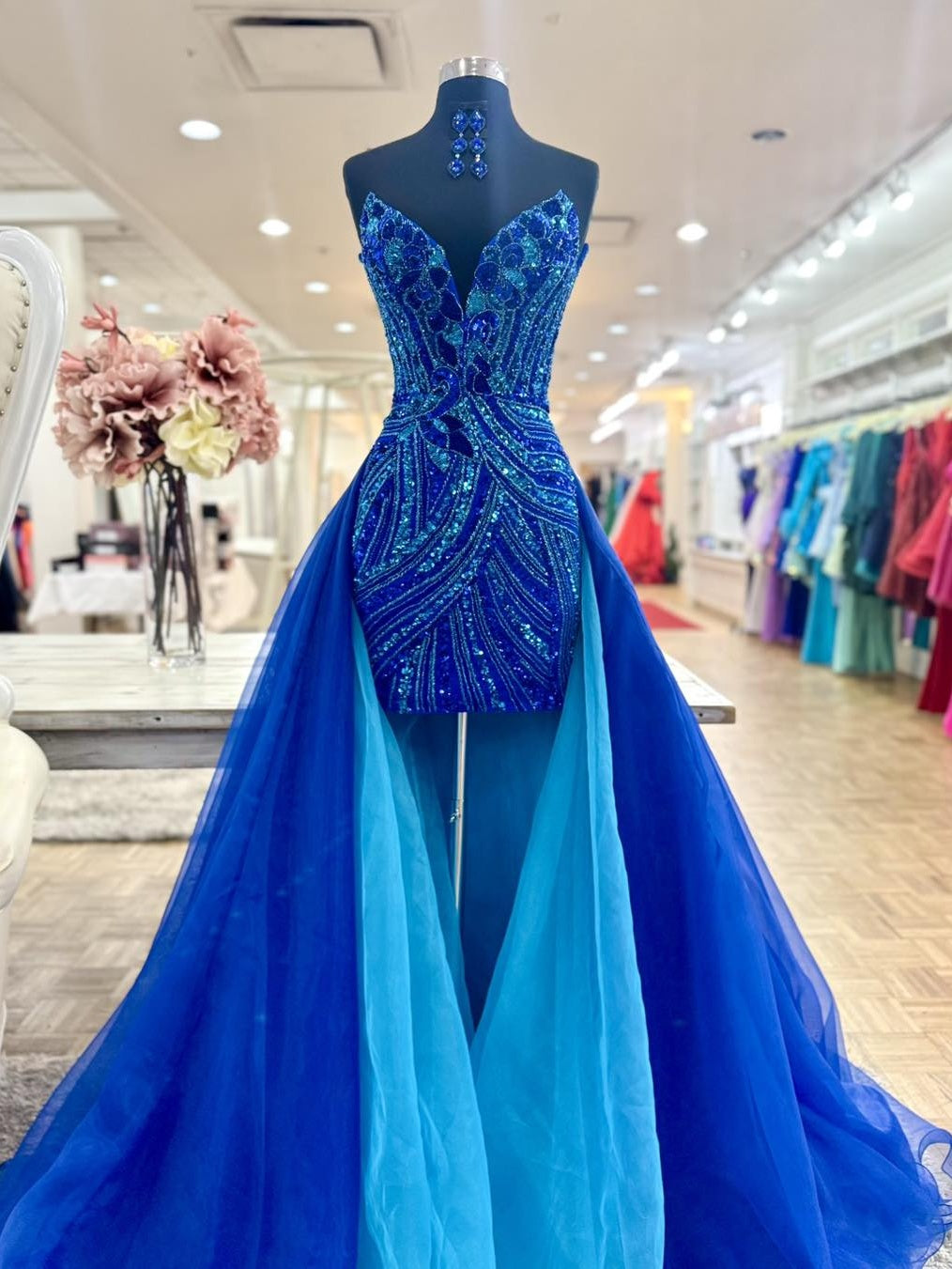 Beautiful Sheath Sweetheart Royal Blue Sequins Short Homecoming Dress with Court Train