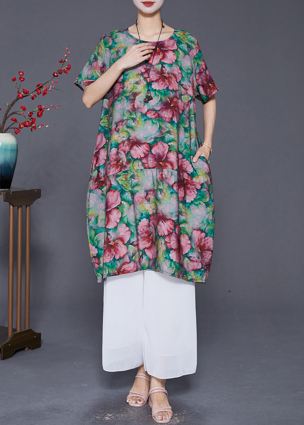 Effortlessly Elegant Dress with a Timeless Design