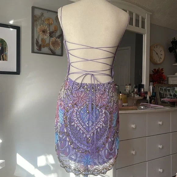 Gorgeous Lavender Spaghetti Straps Lace Sequin Beaded Sheath Cocktail Dress Backless Short Graduation Homecoming Dress