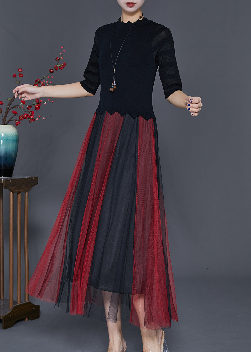 Beautifully Finished Dress in a Timeless Design