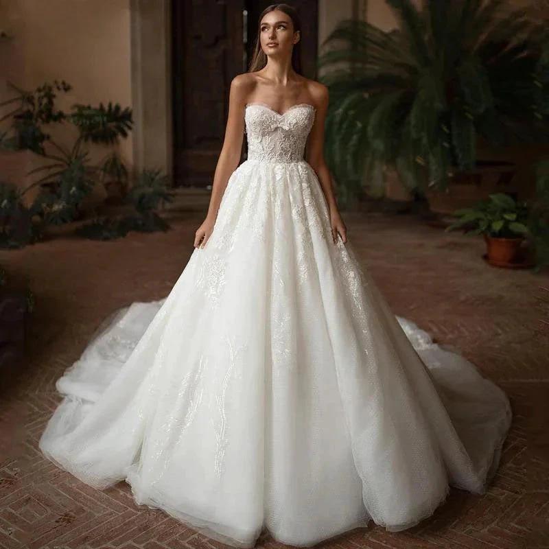 Elegant A-Line Lace Wedding Dresses Luxury Strapless Sweetheart Appliques Bridal Gown Sweep Train Vestido De Noiva (ZD13430) - VelvetHem