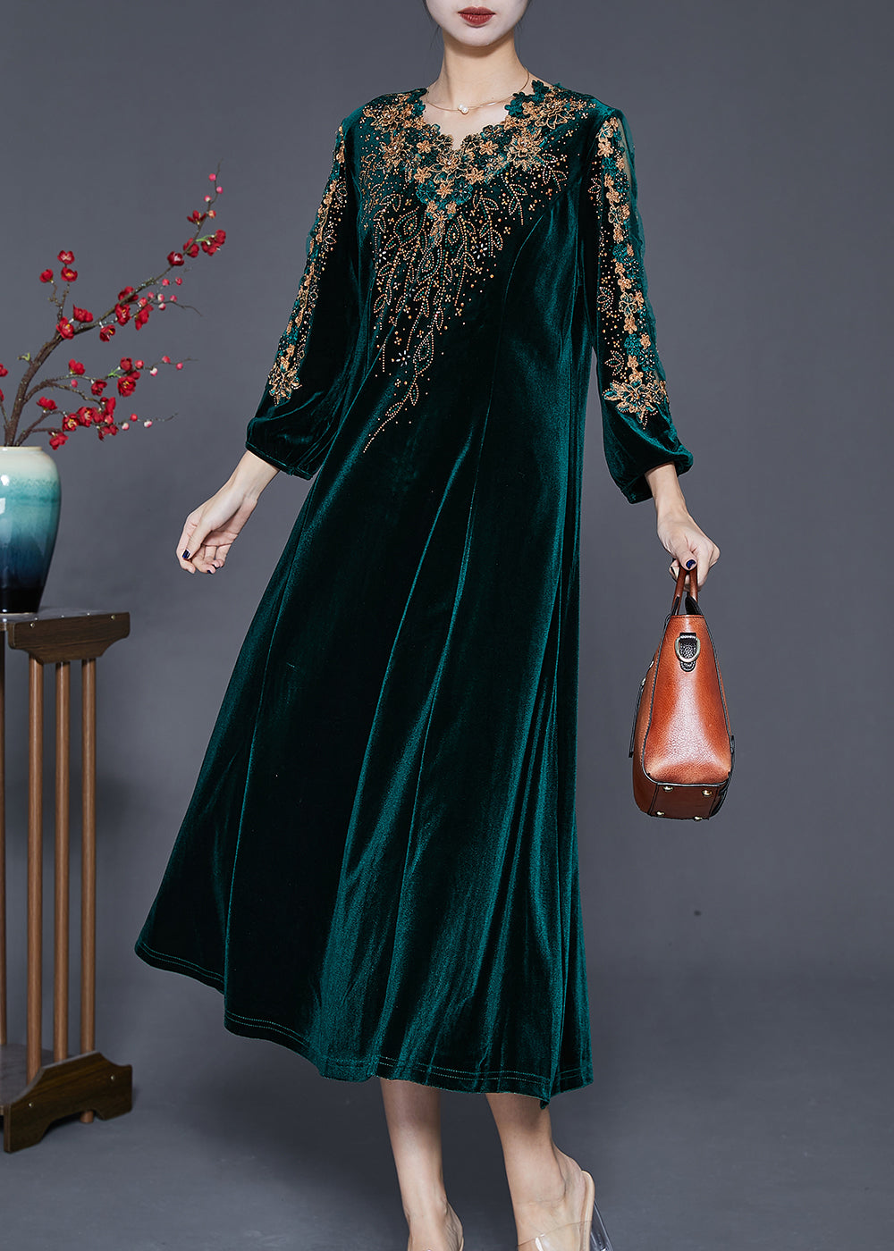 Effortlessly Elegant Dress with a Timeless Design