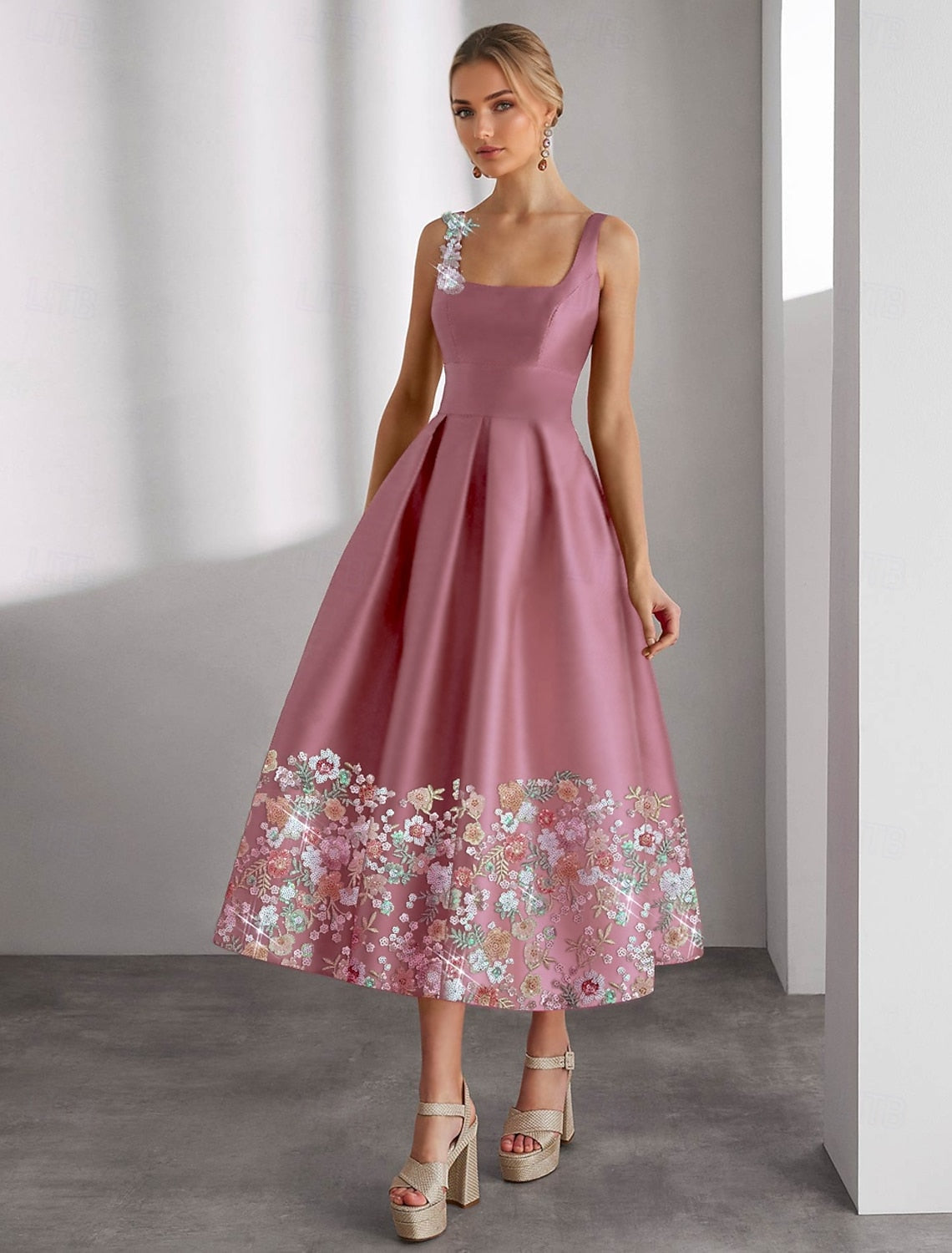 Glamorous & Dramatic A-Line Square Appliqued Pleated Evening Dresses