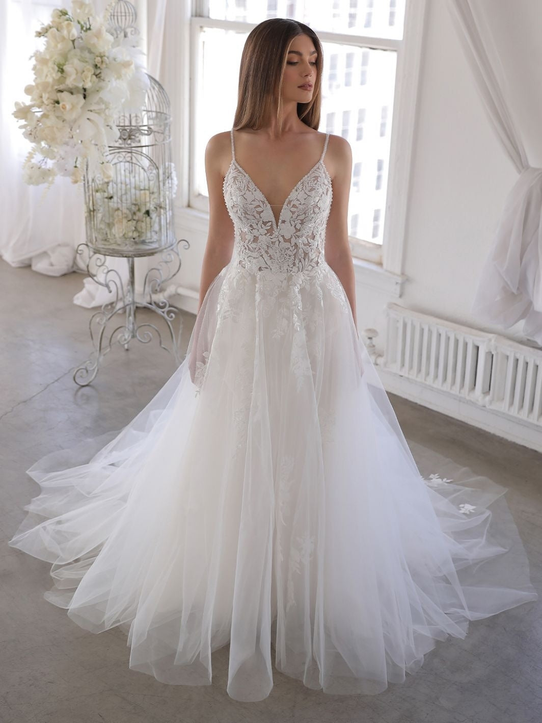 V-Neck Sleeveless Dreamy Tulle A-Line Bridal Wedding Gown