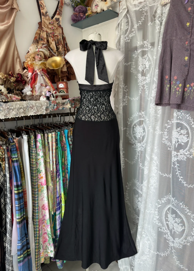 Sexy Black Halter V Neck Satin Lace Mermaid Long Evening Dress Birthday Prom Dresses - View 3 | VelvetHem