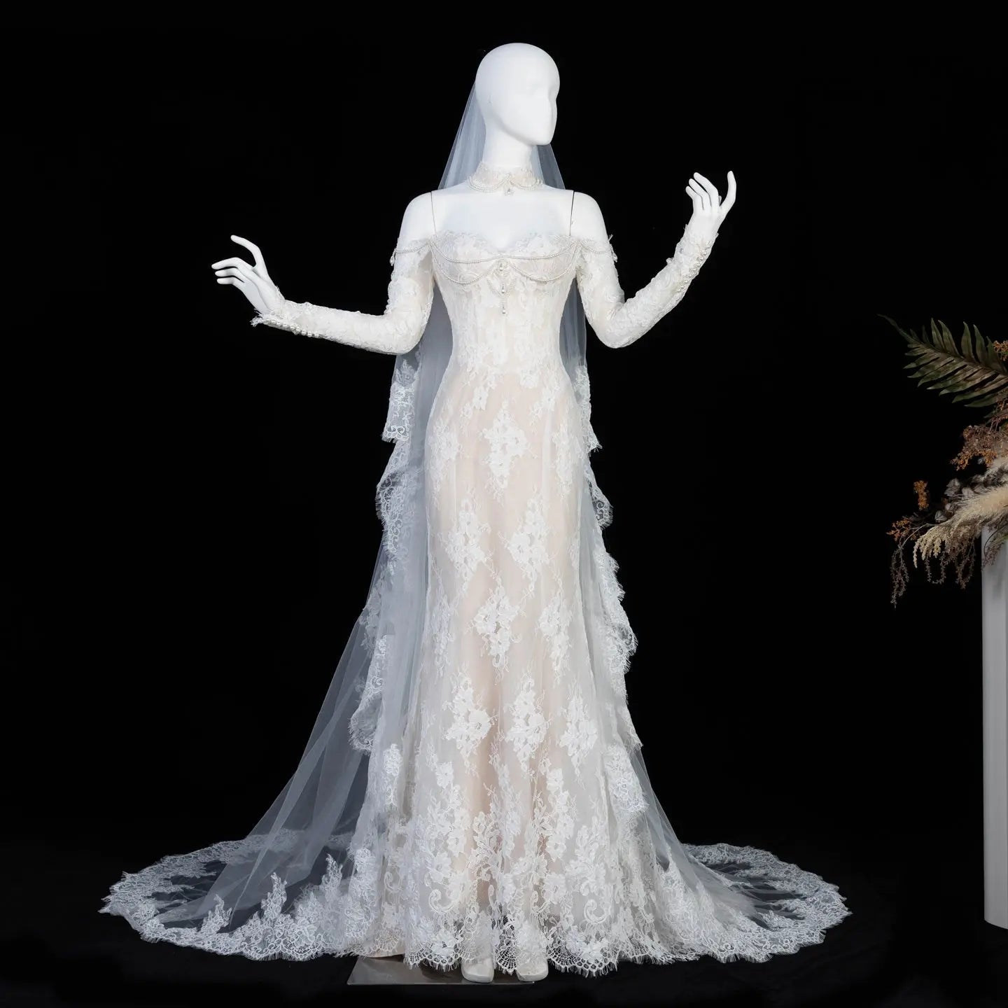 Elegant Ivory Sweetheart Neckline Sheer Lace Mermaid Wedding Dress with Veil ZP133