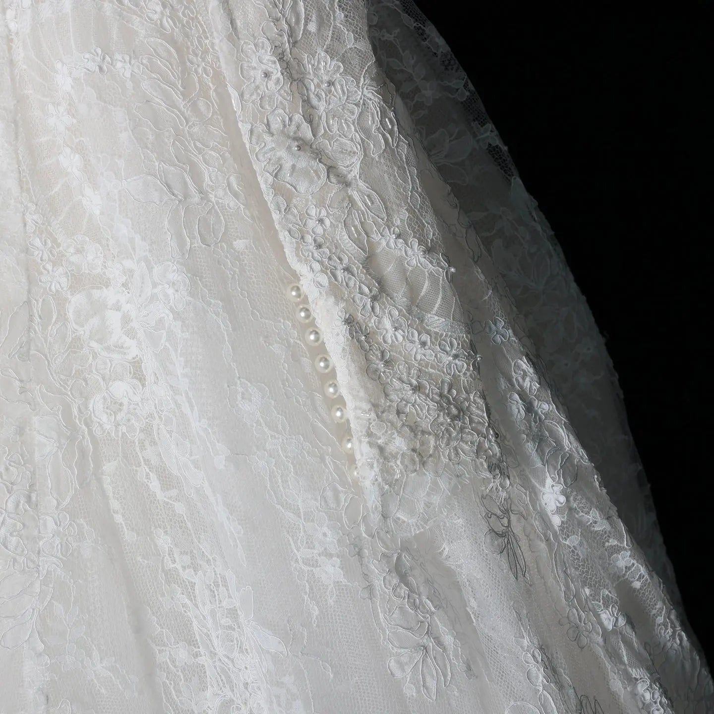 White Floral Lace Ball Gown Wedding Dress with Sweetheart Neckline and Detachable Long Sleeves ZP015
