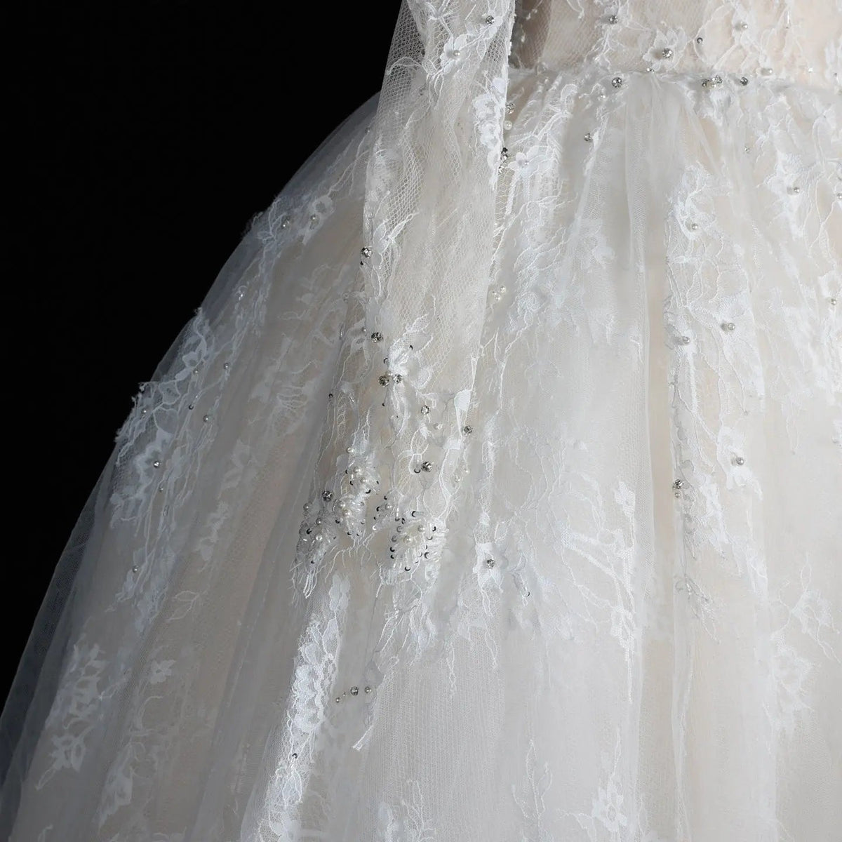 White Lace and Tulle Ball Gown Wedding Dress Off the Shoulder Beaded Bridal Dress ZP013