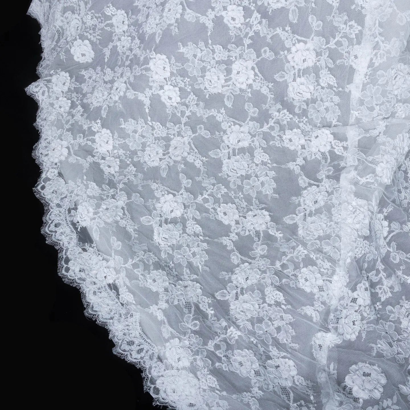 Luxury Ivory Strapless Lace Train Wedding Dress with Scarf ZP140