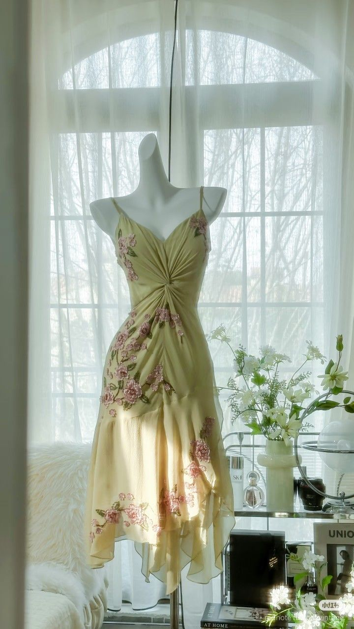 Fashion Spaghetti Straps Appliques Beaded Green Chiffon Homecoming Dress Graduation Dress - VelvetHem