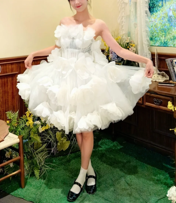 Gorgeous White Strapless Tulle 3D Flowers A Line 18th Birthday Outfits Short Homecoming Dress - View 5 | VelvetHem