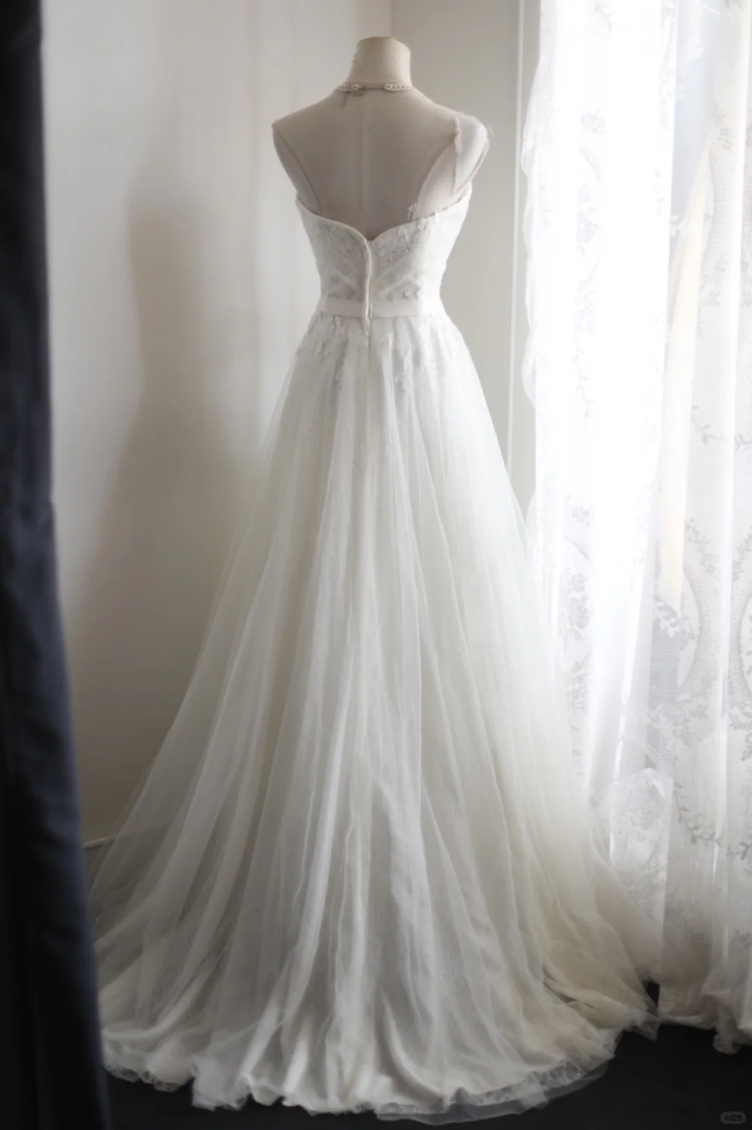 Charming Strapless White Tulle Lace Appliques A Line Formal Wedding Dress
