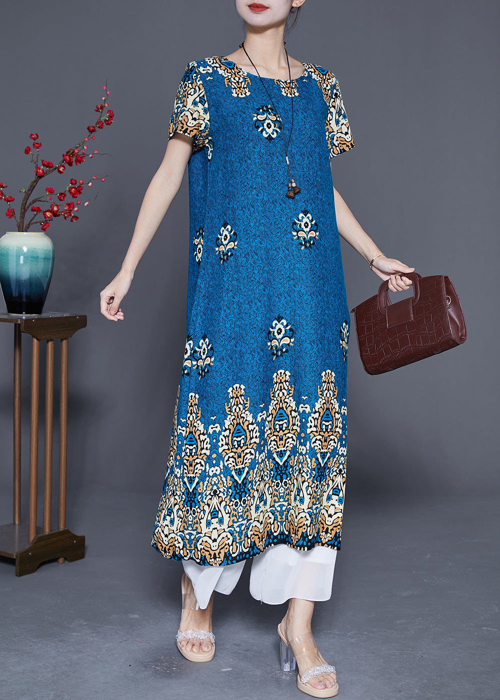 Beautifully Finished Dress in a Timeless Design