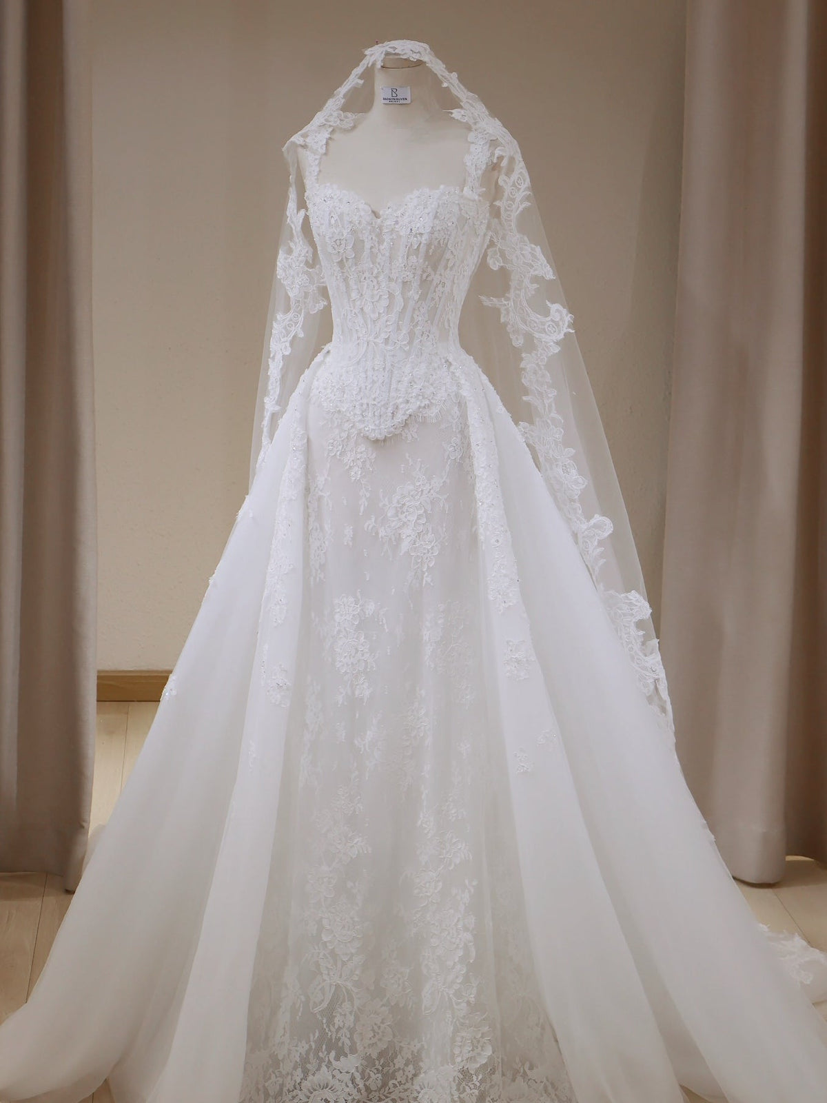 Sweetheart Boned Lace Corset Bodice Layered Tulle Ball Gown Wedding Dress - VelvetHem