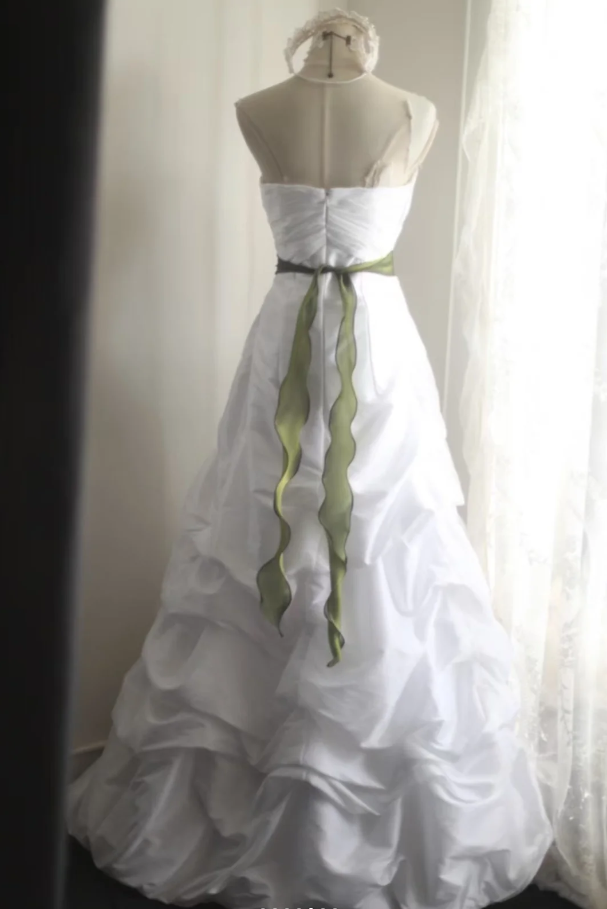 Vintage Court Princess Wedding Dress White Satin Pleated Long Bridal Dress - View 3 | VelvetHem