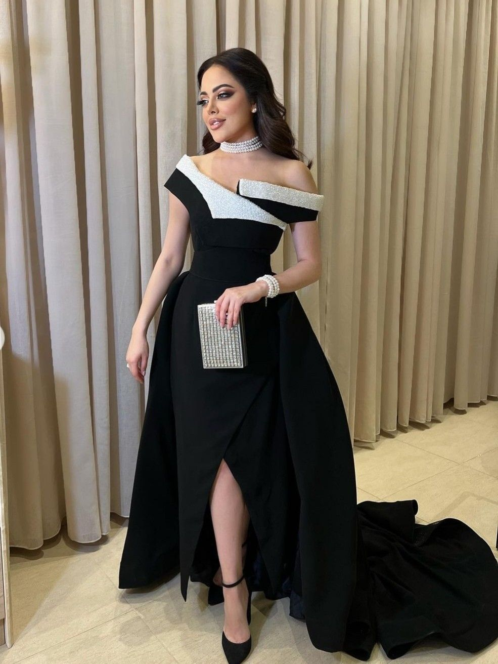 New A-Line Black Arabia Dubai Evening Dresses Off Shoulder Prom Party Gowns Slit Side Elegant Formal Occasion Dress Y4689 - VelvetHem