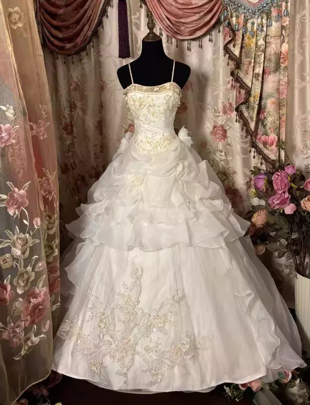 Vintage Straps Ruffles Appliques Beaded Ball Gown,White Formal Wedding Dress - VelvetHem
